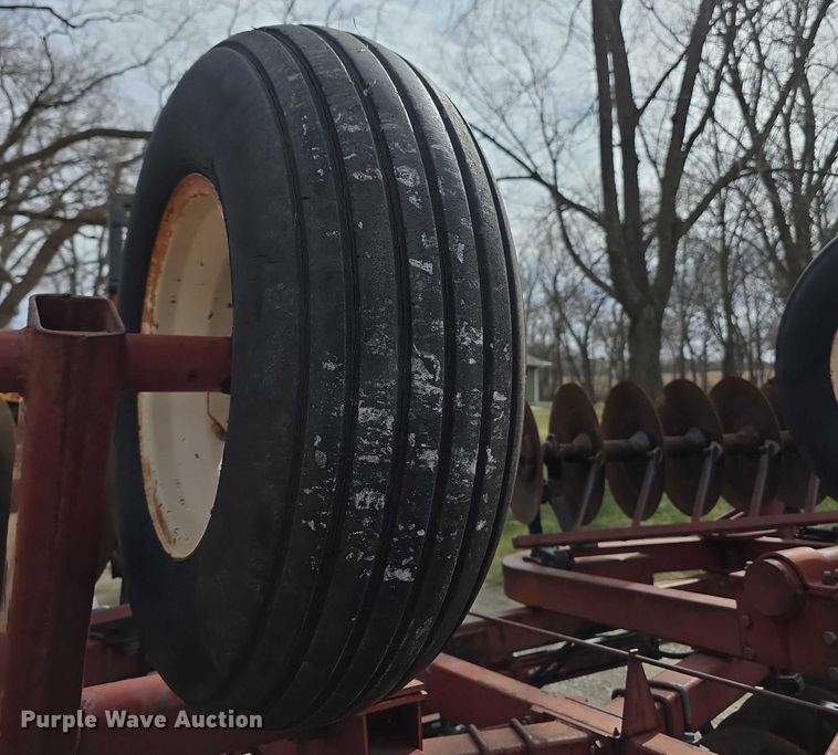 image for item DZ3956 Kewanee 1100 tandem disk