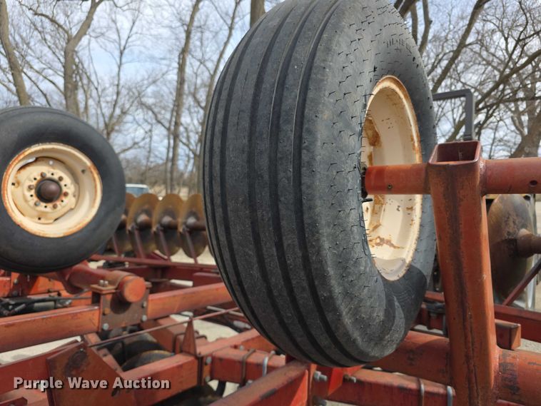 image for item DZ3956 Kewanee 1100 tandem disk