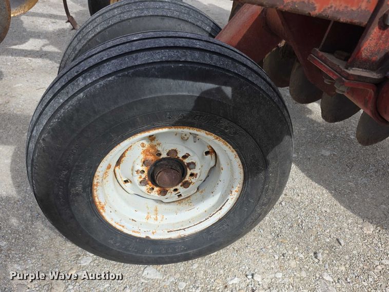 image for item DZ3956 Kewanee 1100 tandem disk