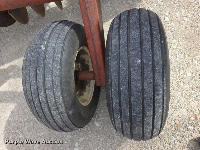 image for item DZ3956 Kewanee 1100 tandem disk