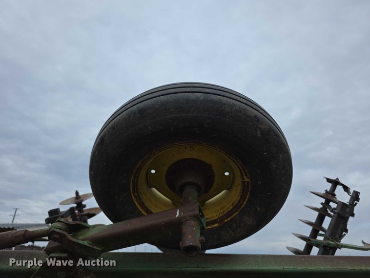 image for item DZ3957 John deere  235 double off-set disk