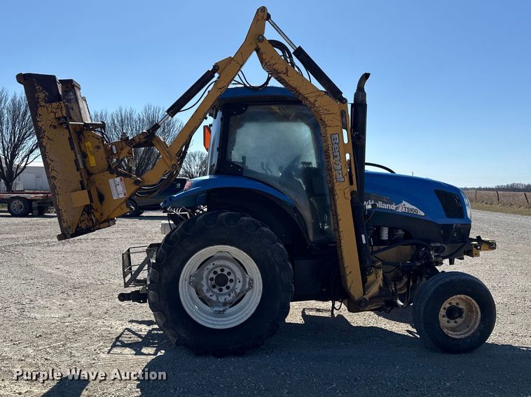 image for item DZ4390 2003 New Holland TS100A tractor