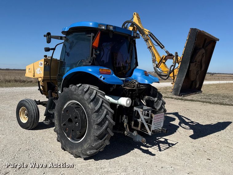 image for item DZ4390 2003 New Holland TS100A tractor