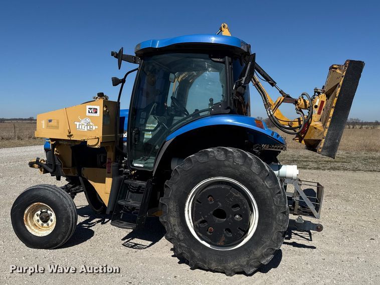 image for item DZ4390 2003 New Holland TS100A tractor