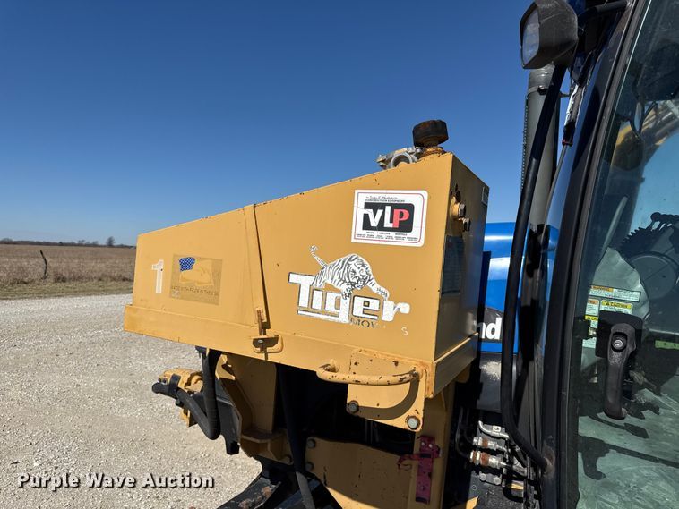 image for item DZ4390 2003 New Holland TS100A tractor