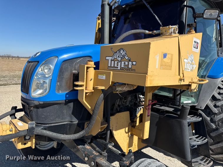image for item DZ4390 2003 New Holland TS100A tractor