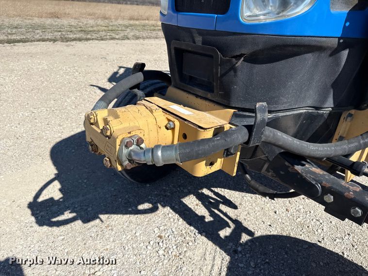 image for item DZ4390 2003 New Holland TS100A tractor