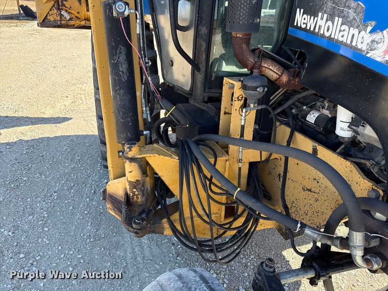 image for item DZ4390 2003 New Holland TS100A tractor