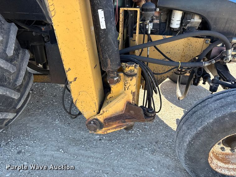 image for item DZ4390 2003 New Holland TS100A tractor