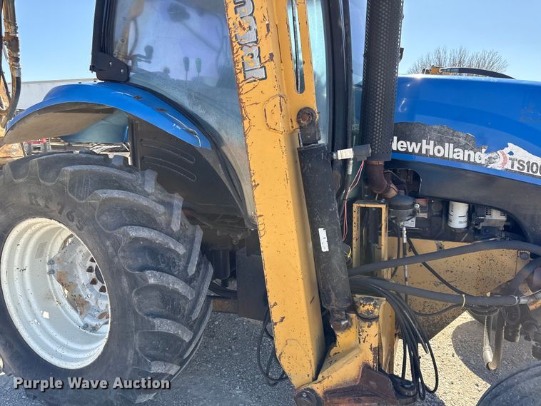 image for item DZ4390 2003 New Holland TS100A tractor