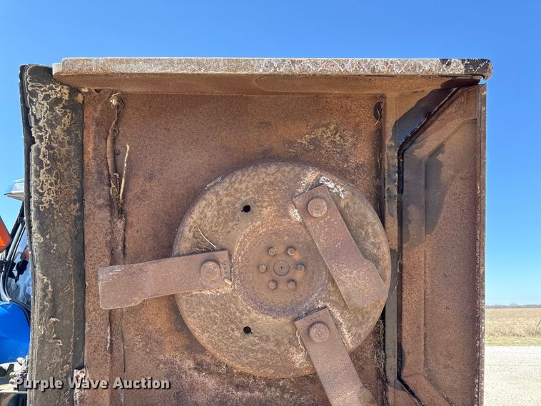 image for item DZ4390 2003 New Holland TS100A tractor