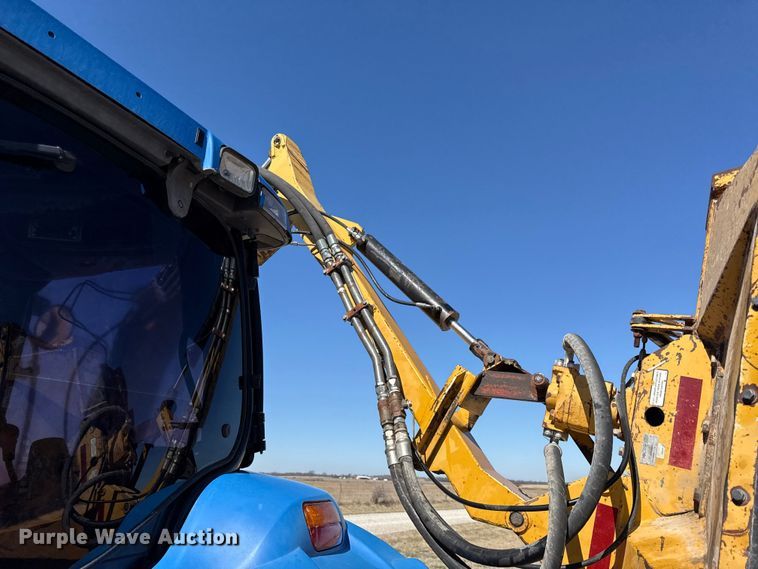 image for item DZ4390 2003 New Holland TS100A tractor