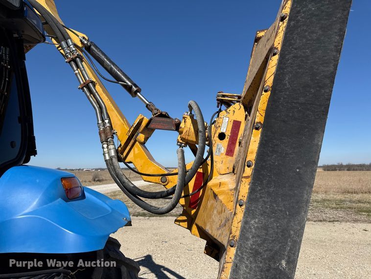 image for item DZ4390 2003 New Holland TS100A tractor