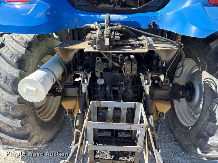 image for item DZ4390 2003 New Holland TS100A tractor