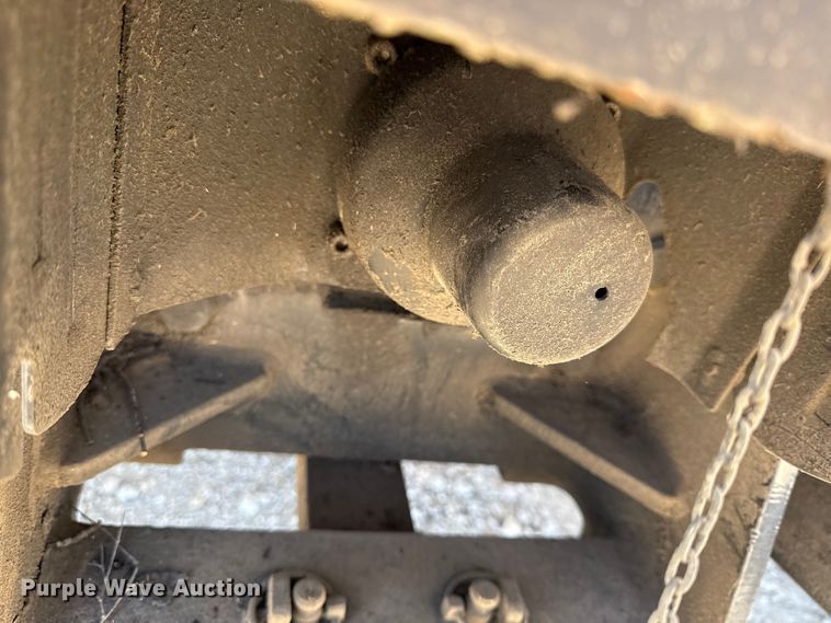 image for item DZ4390 2003 New Holland TS100A tractor