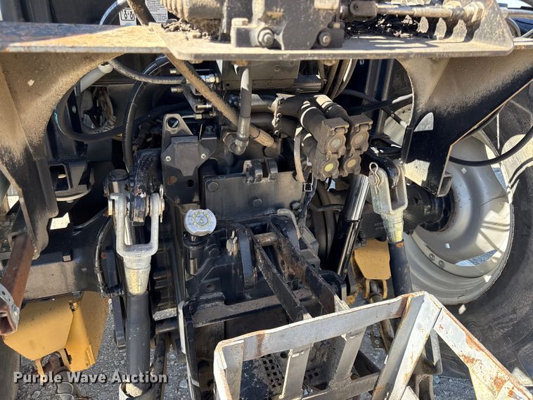 image for item DZ4390 2003 New Holland TS100A tractor