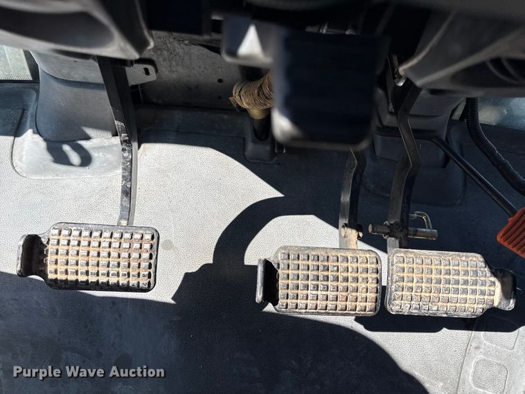 image for item DZ4390 2003 New Holland TS100A tractor