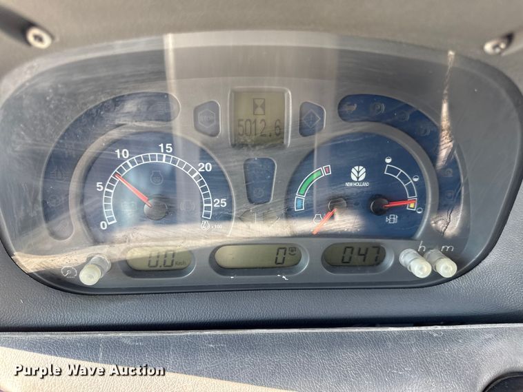 image for item DZ4390 2003 New Holland TS100A tractor