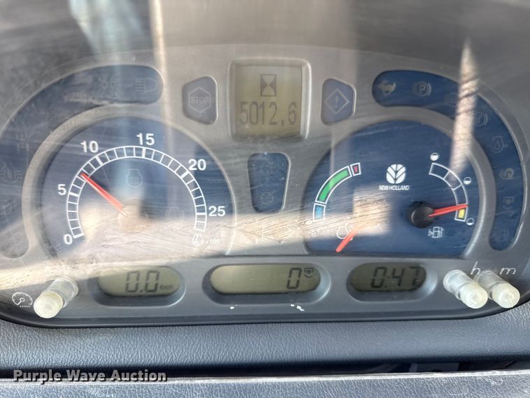 image for item DZ4390 2003 New Holland TS100A tractor