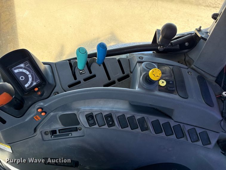 image for item DZ4390 2003 New Holland TS100A tractor