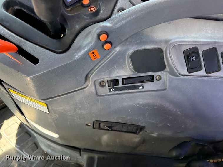 image for item DZ4390 2003 New Holland TS100A tractor