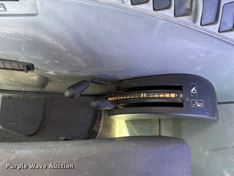 image for item DZ4390 2003 New Holland TS100A tractor