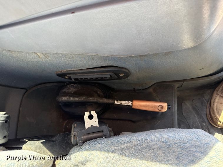 image for item DZ4390 2003 New Holland TS100A tractor