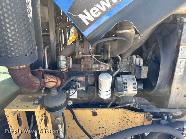 image for item DZ4390 2003 New Holland TS100A tractor