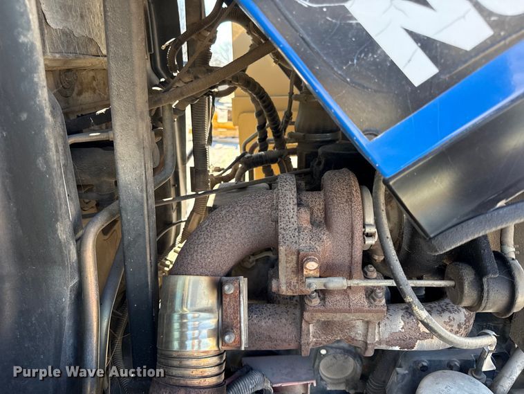 image for item DZ4390 2003 New Holland TS100A tractor