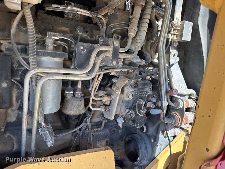 image for item DZ4390 2003 New Holland TS100A tractor