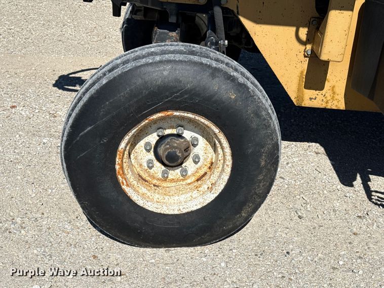 image for item DZ4390 2003 New Holland TS100A tractor