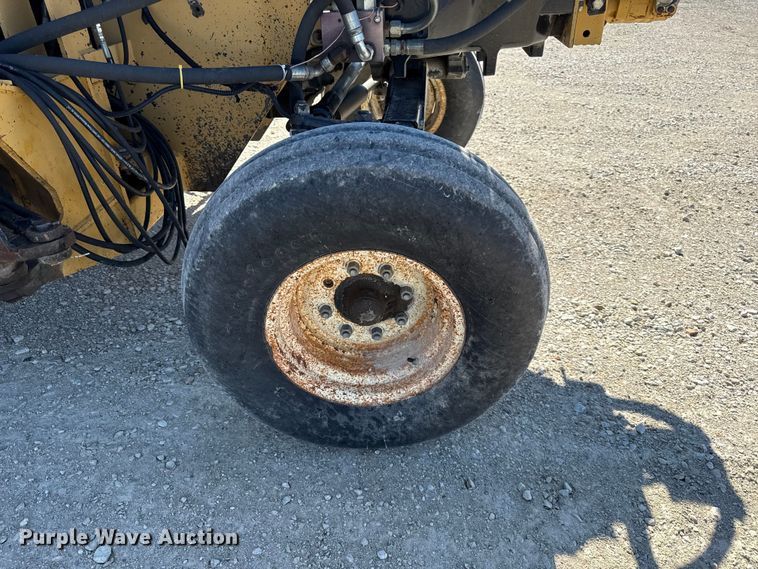 image for item DZ4390 2003 New Holland TS100A tractor