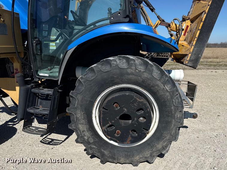 image for item DZ4390 2003 New Holland TS100A tractor