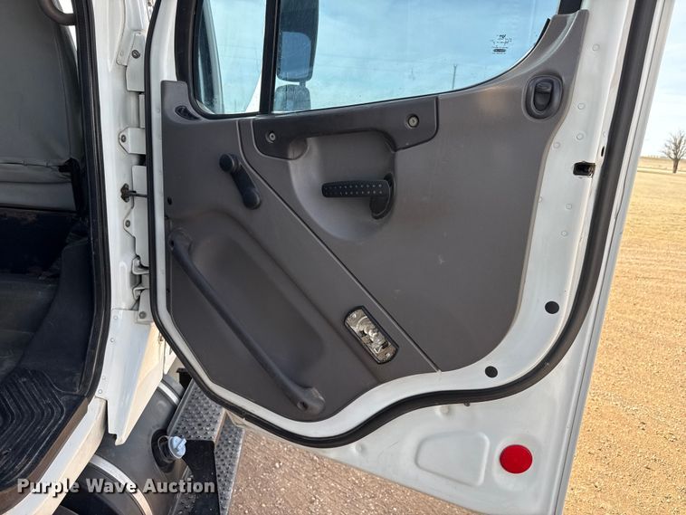 image for item DZ5029 2009 Freightliner Business Class M2 Crew Cab utility / service truck