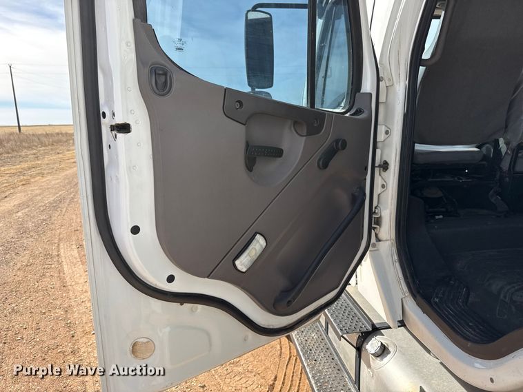 image for item DZ5029 2009 Freightliner Business Class M2 Crew Cab utility / service truck