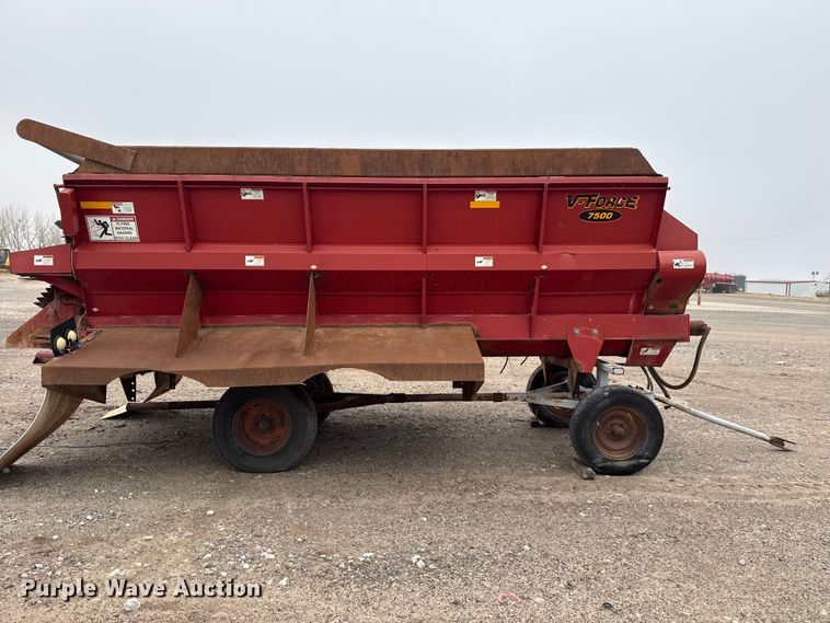 image for item DZ5161 Meyer V-Force 7500 manure spreader