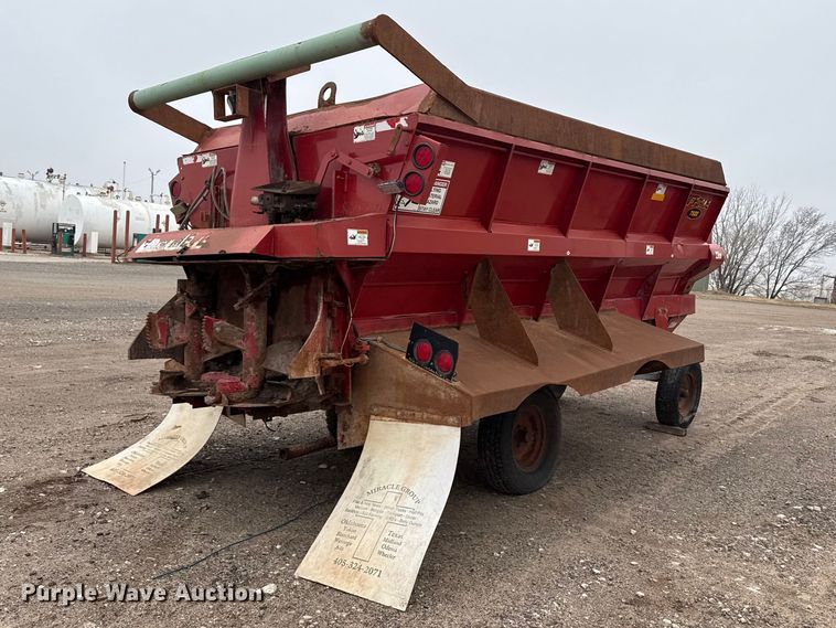 image for item DZ5161 Meyer V-Force 7500 manure spreader