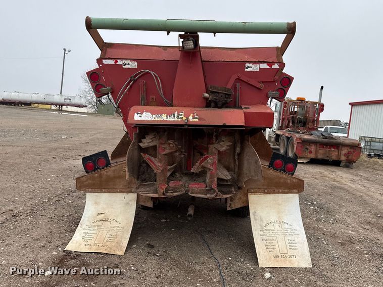 image for item DZ5161 Meyer V-Force 7500 manure spreader