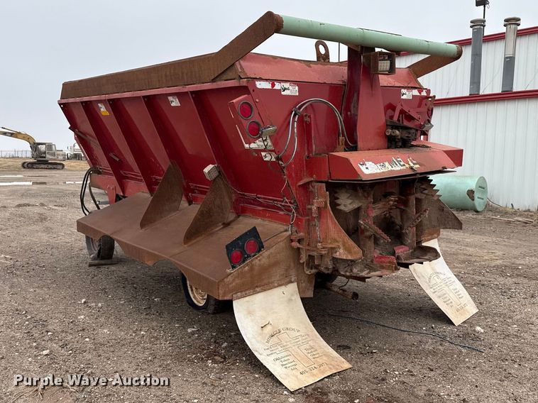 image for item DZ5161 Meyer V-Force 7500 manure spreader