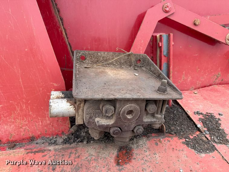 image for item DZ5161 Meyer V-Force 7500 manure spreader