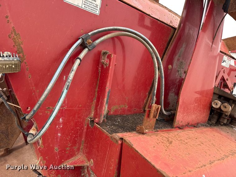 image for item DZ5161 Meyer V-Force 7500 manure spreader