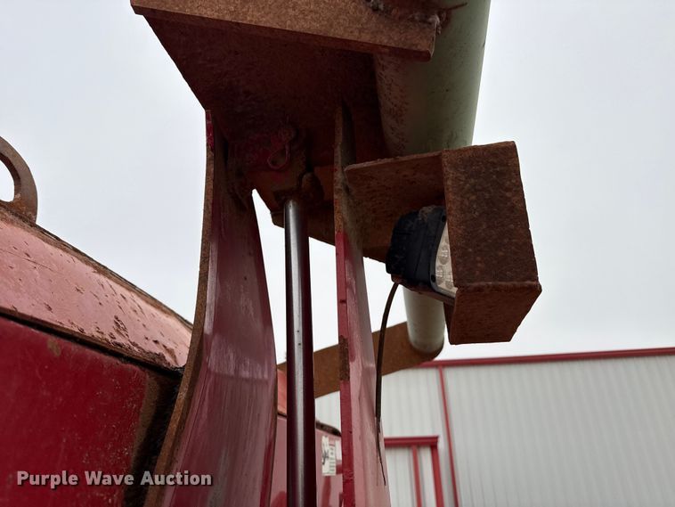 image for item DZ5161 Meyer V-Force 7500 manure spreader