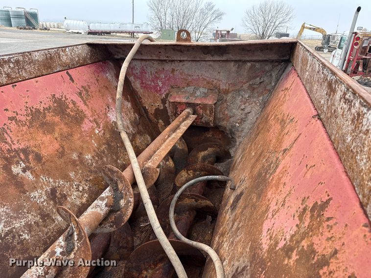 image for item DZ5161 Meyer V-Force 7500 manure spreader