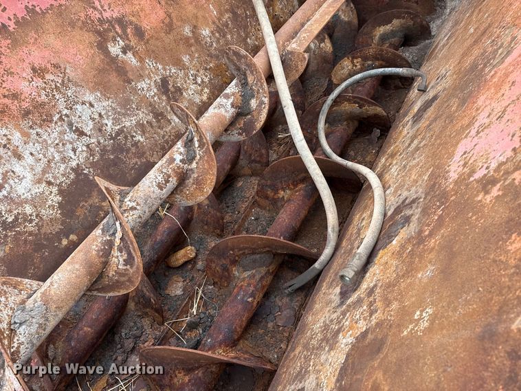 image for item DZ5161 Meyer V-Force 7500 manure spreader