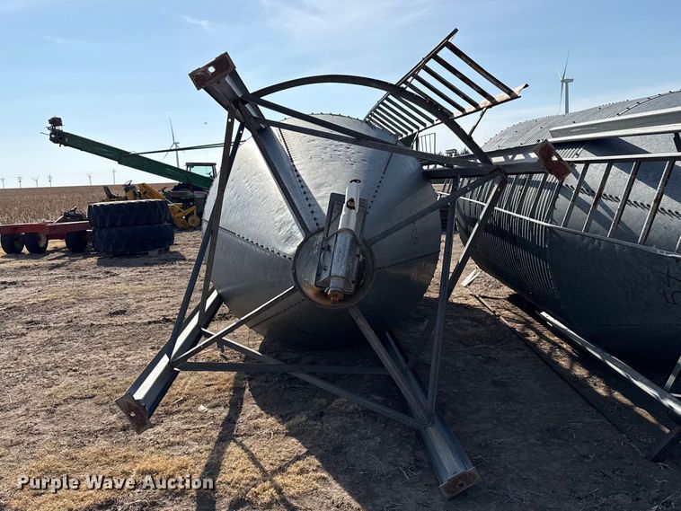 image for item DZ5246 Grain bin