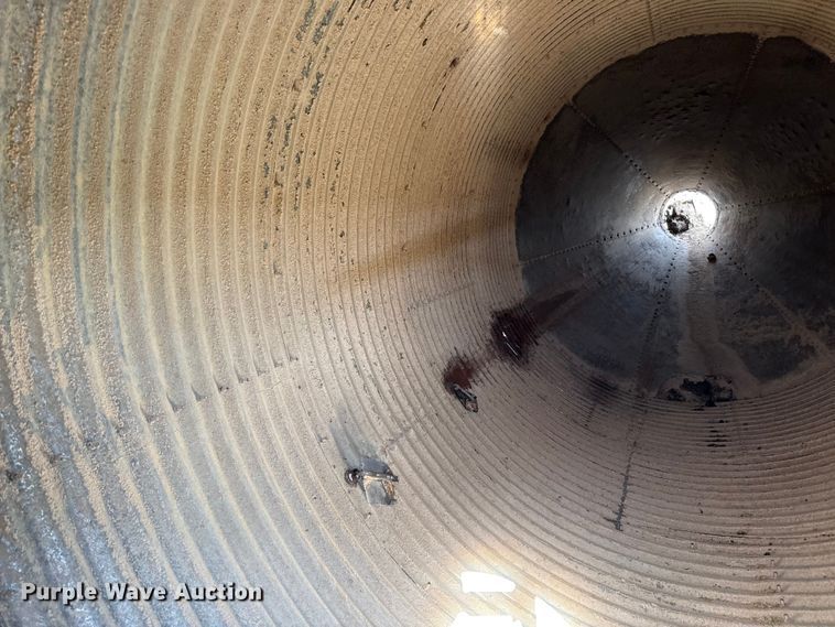 image for item DZ5246 Grain bin