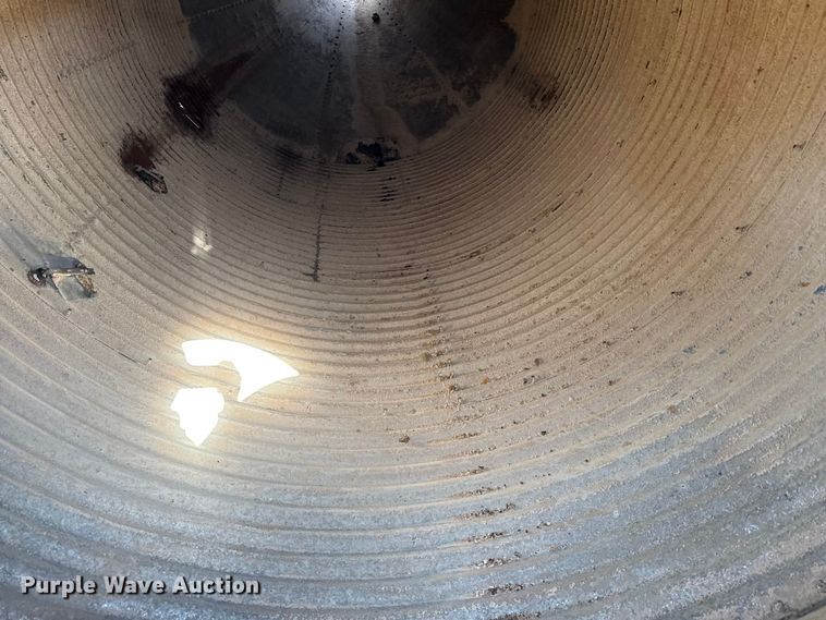 image for item DZ5246 Grain bin