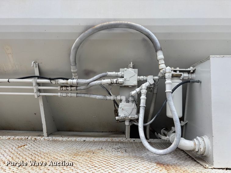 image for item EA4502 1988 International F-5000 spreader truck