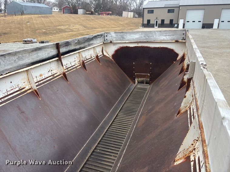 image for item EA4502 1988 International F-5000 spreader truck