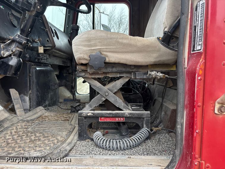 image for item EA4502 1988 International F-5000 spreader truck